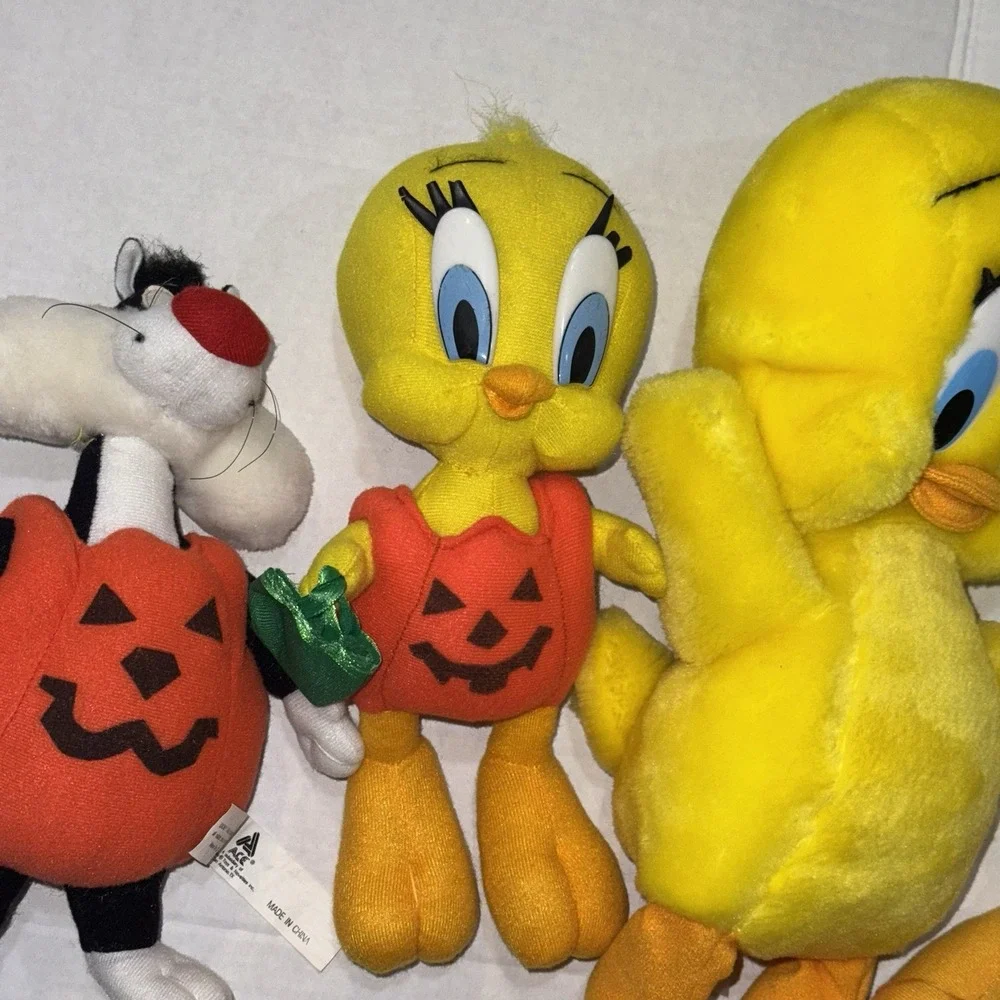 Lot Of 1990's (4)Vintage Tweety Bird & (1)Sylvester Cat Stuffed Animal Lot